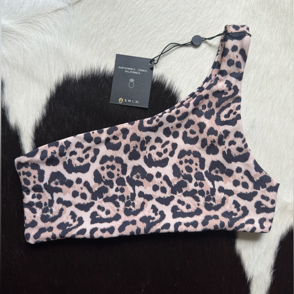 Skatie one shoulder swim top (XS)